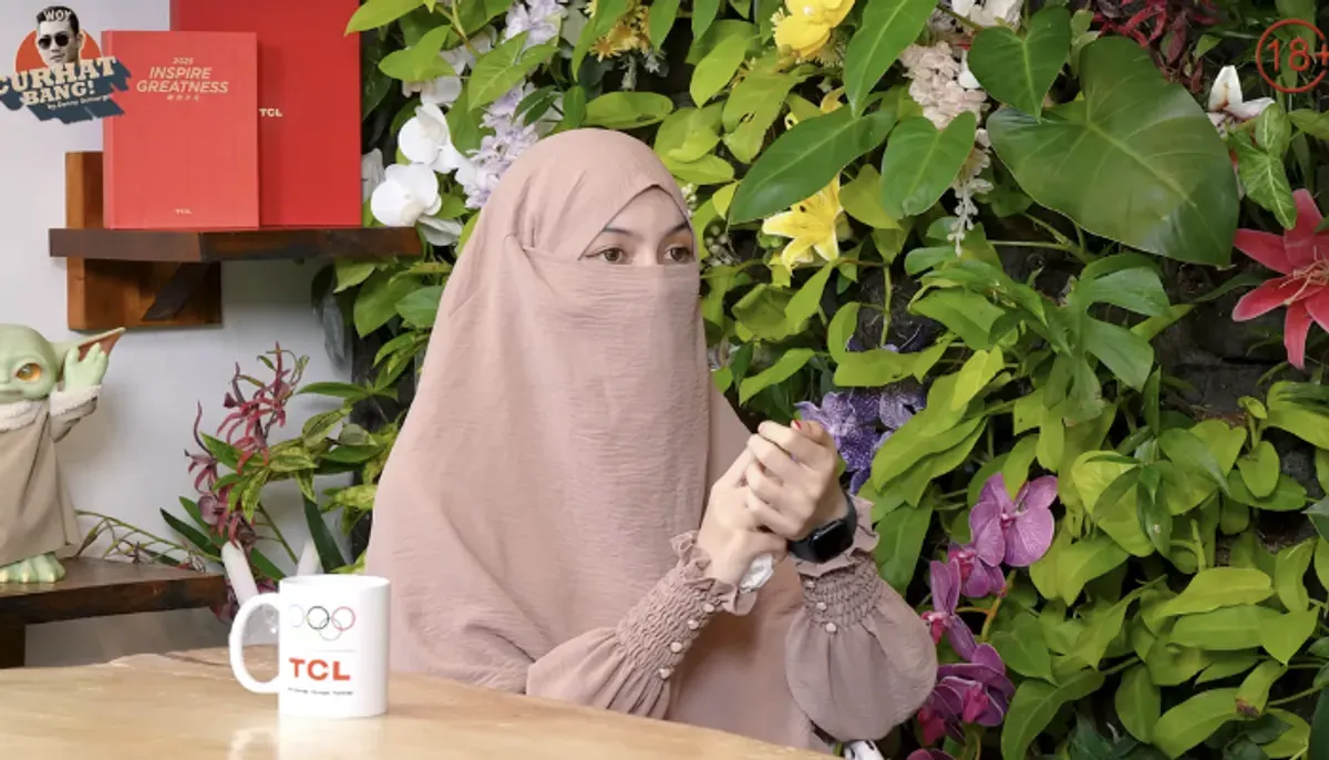 Potret Wardatina Mawa yang memutuskan untuk mengakhiri rumah tangga dengan Insanul Fahmi setelah kasus perselingkuhan dengan Inara Rusli. (Sumber: YouTube/CURHAT BANG Denny Sumargo)