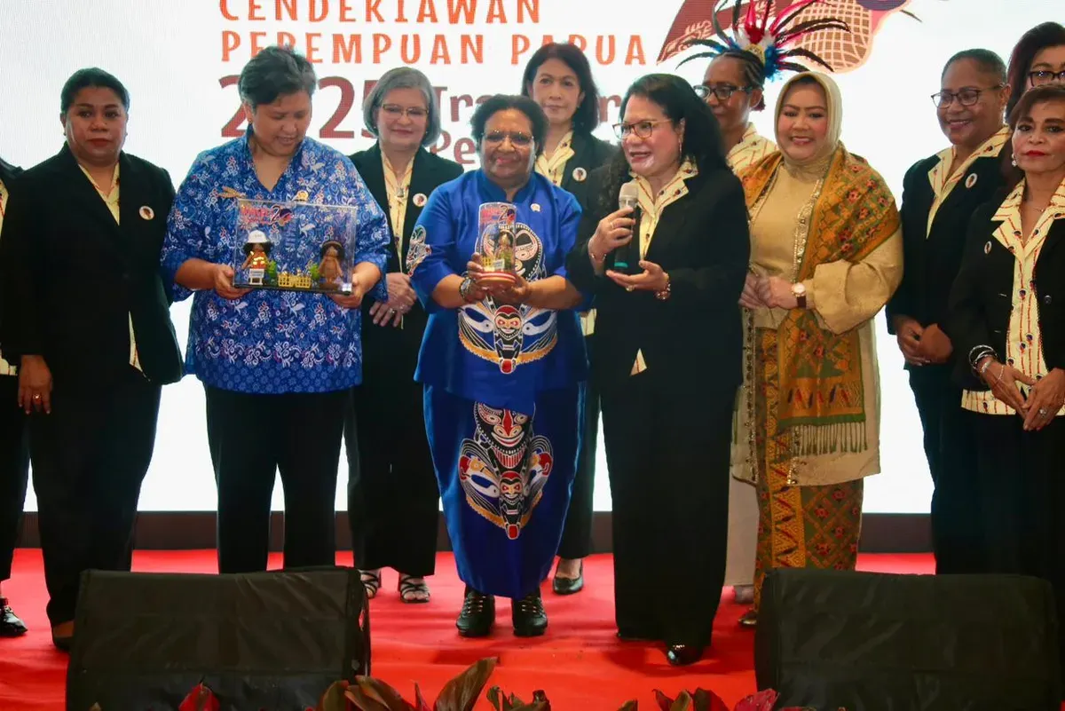 Wamendagri Ribka Haluk menyampaikan pentingnya peran perempuan Indonesia untuk menjadi inovatif, kolaboratif, dan transformatif dalam menjawab tantangan zaman. (Sumber: Puspen Kemendagri)