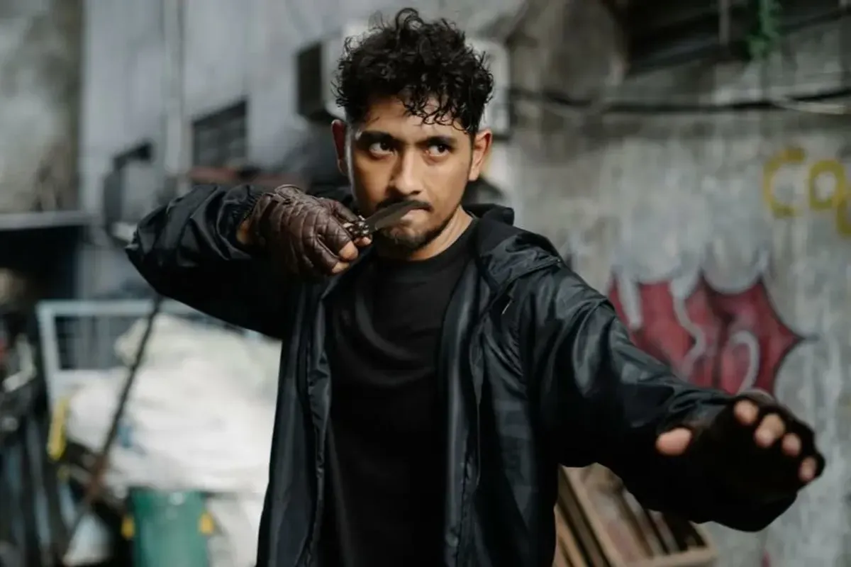 Aktor Arya Saloka dalam series Algojo (Sumber: Instagram/arya.saloka)