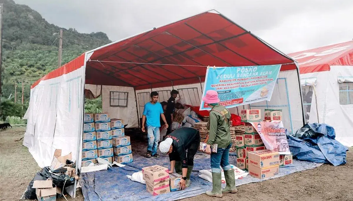 Kementerian Sosial telah menyalurkan bantuan senilai Rp66 miliar untuk penanganan banjir di Aceh, Sumatra Utara, dan Sumatra Barat. (Sumber: Instagram @kemensosri)