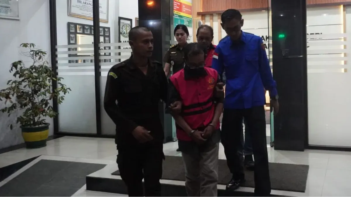 Tersangka kasus dugaan korupsi BUMD PT LKM Pandeglang Berkah digelandang ke Lapas Pandeglang. (Sumber: Dok. Kejari Pandeglang)