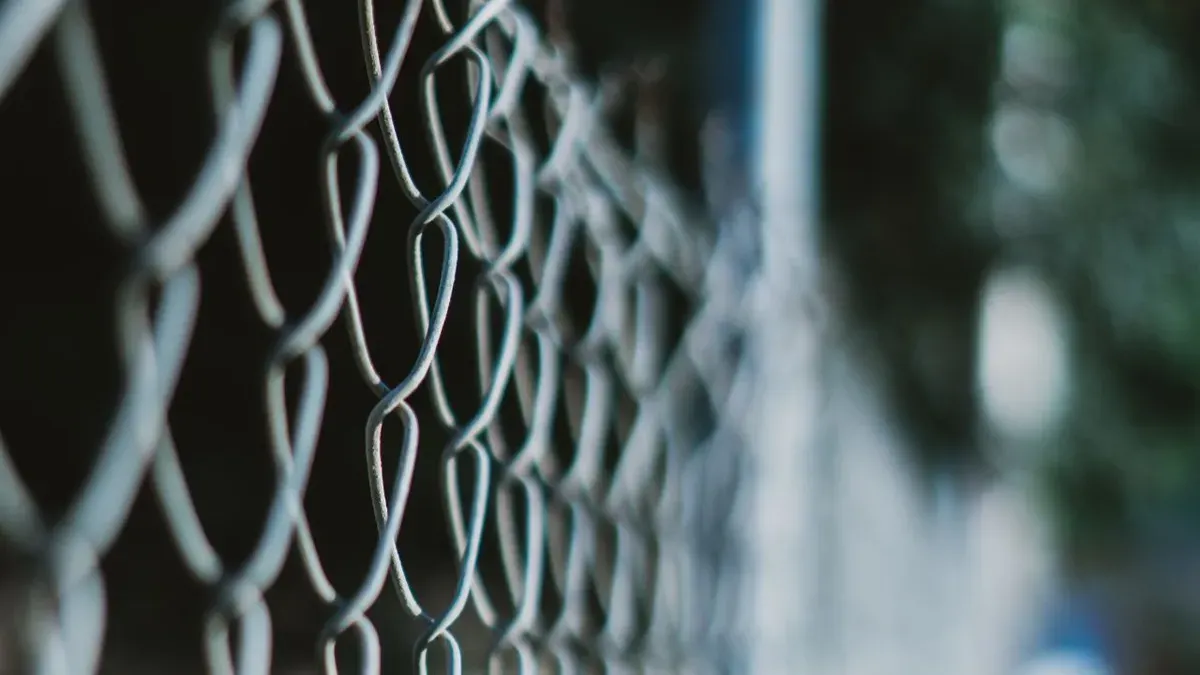 Ilustrasi lapas di Aceh. (Sumber: Freepik/@wirestock)