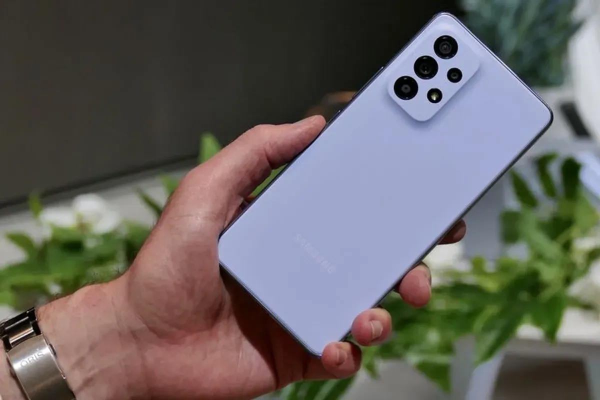 HP Samsung Galaxy A53 5G jadi deretan terbaik tahun 2025 dengan dukungan jaringan 5G dan kamera resolusi tinggi. (Sumber: Dok/Samsung.com)