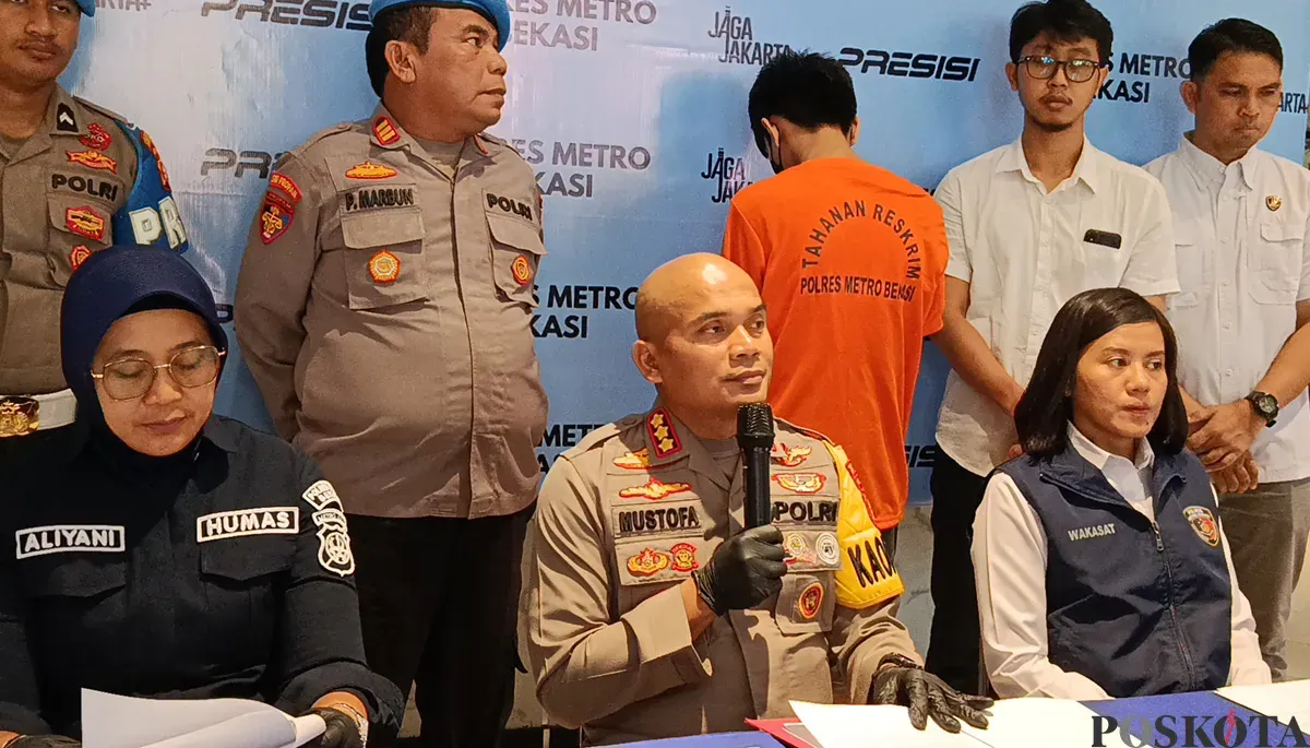 Kapolres Metro Bekasi, Kombes Pol Mustofa bersama jajarannya menggelar konferensi pers kasus penyebaran konten asusila yang dilakukan oleh pria berinisial MSG. (Sumber: POSKOTA | Foto: Nurpini Aulia Rapika)
