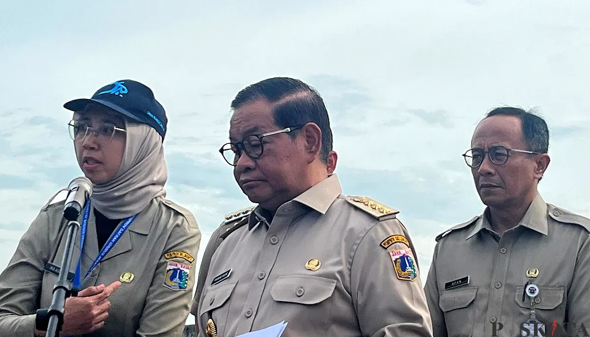 Gubernur Jakarta, Pramono Anung, saat menyampaikan pertanyaan kepada awak media di Penjaringan, Jakarta Utara, Senin, 8 Desember 2025. (Sumber: POSKOTA | Foto: M Tegar Jihad)