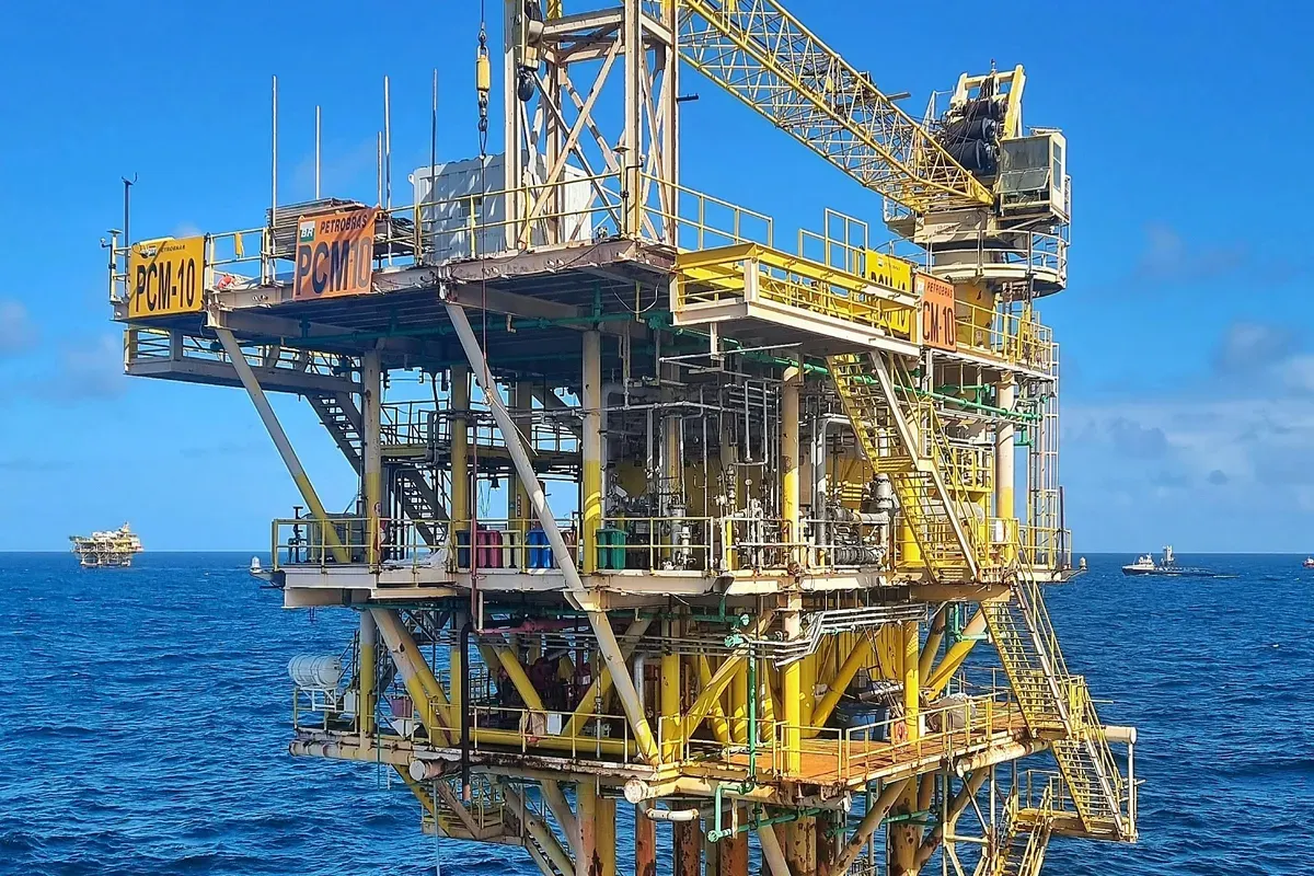 Ilustrasi Industri Minyak dan Gas (Sumber: Unsplash/Gabriel Xavier)