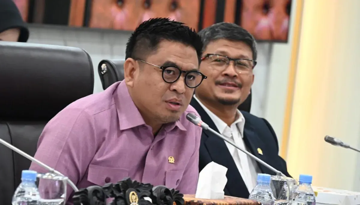 Anggota DPR Endipat Wijaya sebut donasi Rp10 miliar untuk bencana Sumatra belum sebanding dengan bantuan pemerintah yang sudah triliunan rupiah. (Sumber: X/@dodisegrovee)
