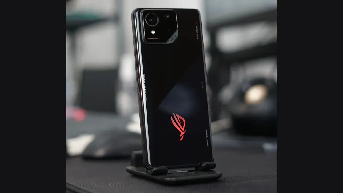 Hp ASUS ROG Phone 8 (Sumber: X/@harwigadget)