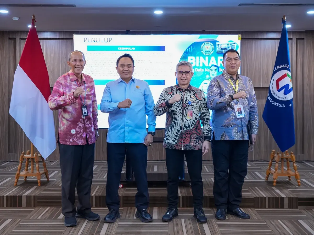 Sestama BNN RI, Tantan Sulistyana, memberikan dukungan terhadap inovasi sistem BINAR yang digagas Kepala Bidang Pemberantasan BNN Provinsi Jambi, Rachmad Rasnova, untuk integrasi data penanganan narkotika. (Sumber: Biro Humas dan Protokol BNN)