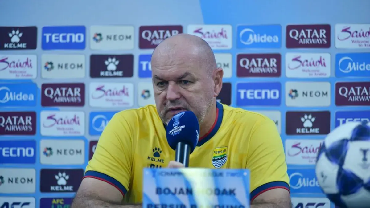 Potret pelatih Persib Bandung, Bojan Hodak yang mengatakan tim asuhannya siap menghadapi Bangkok United. (Sumber: Persib)