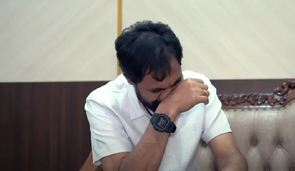 Gubernur Aceh, Muzakir Manaf tak kuat menahan tangis saat wawancara dengan Najwa Shihab mengenai penanganan banjir Aceh. (Sumber: Instagram/@najwashihab)