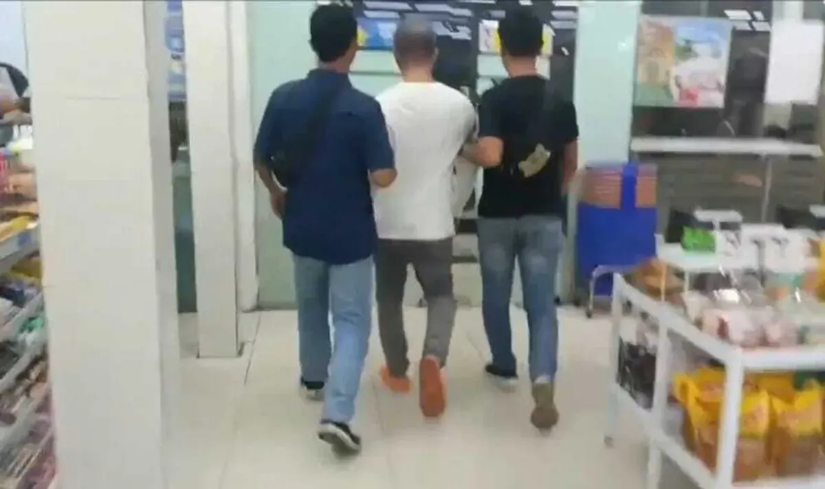 Penangkapan guru privat yang mencuri taa jemaat di gereja kawasan Tomang, Grogol Petamburan, Jakarta Barat. (Sumber: Istimewa)