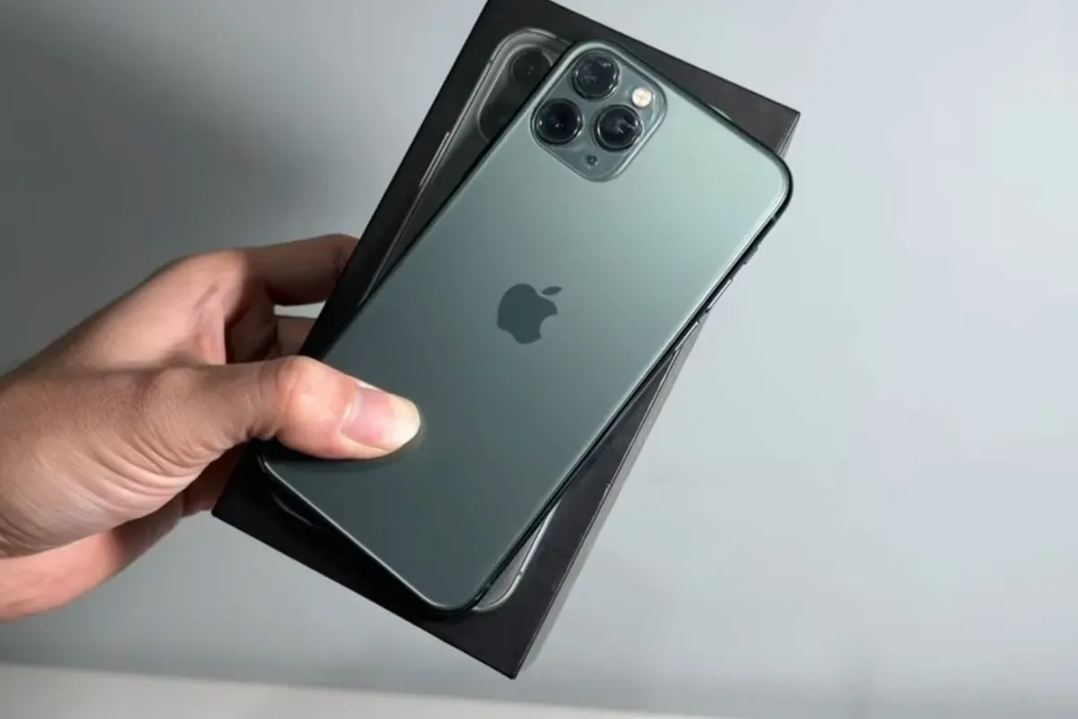 iPhone 11 Pro. (Sumber: YouTube/Watch Watch)