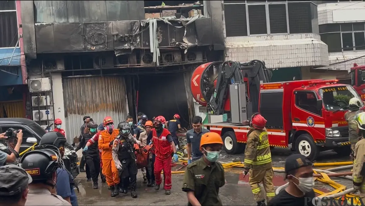 Kebakaran kantor Terra Drone, Jalan Letjen Suprapto, Cempaka Baru, Kemayoran, Jakarta Pusat, Selasa, 9 Desember 2025. (Sumber: Poskota/Pandi Ramedhan)