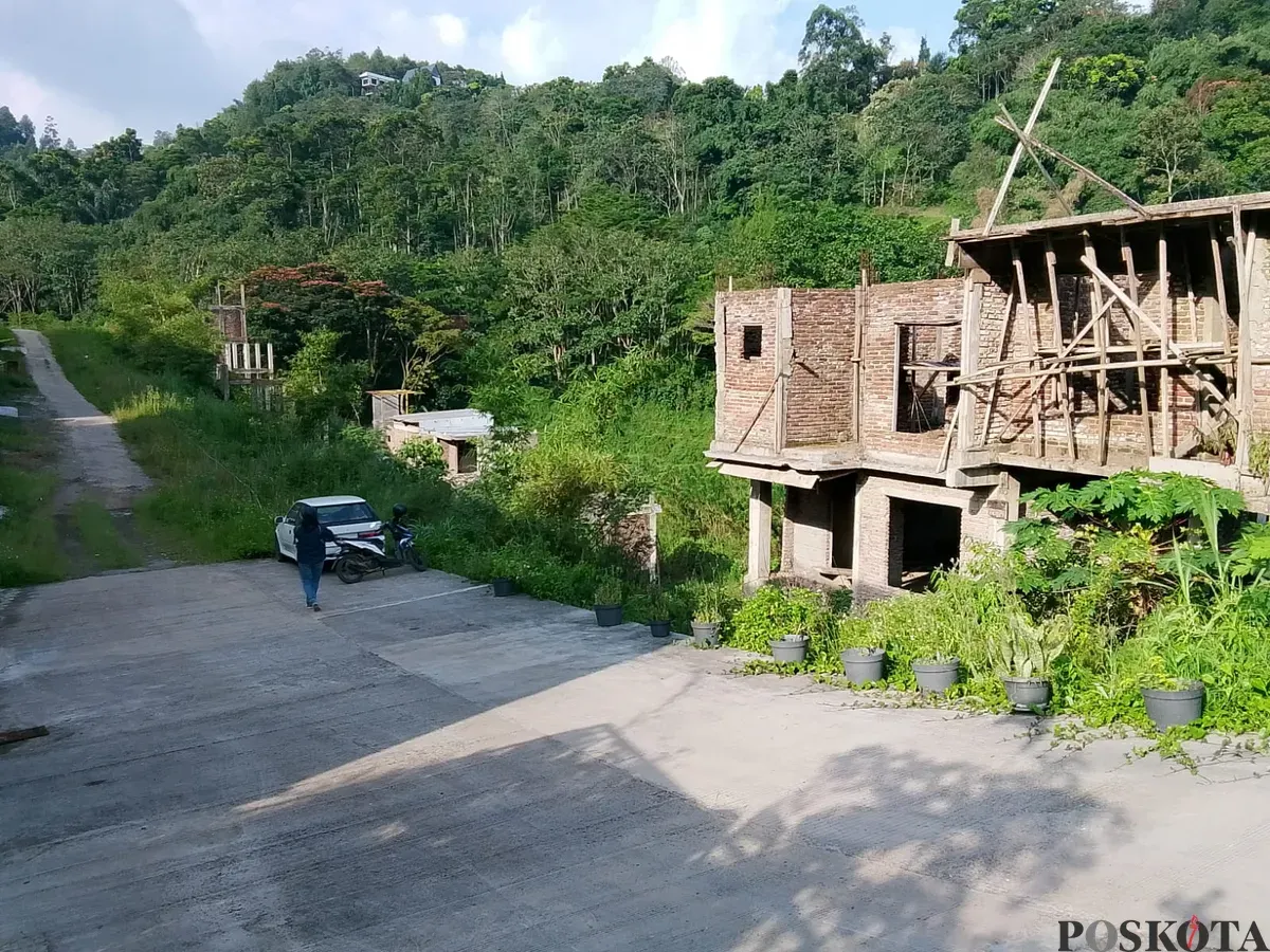 Salah satu komplek perumahan yang berada di kawasan rawan bencana di wilayah Kabupaten Bandung Barat. (Sumber: Poskota/Gatot Poedji Utomo)