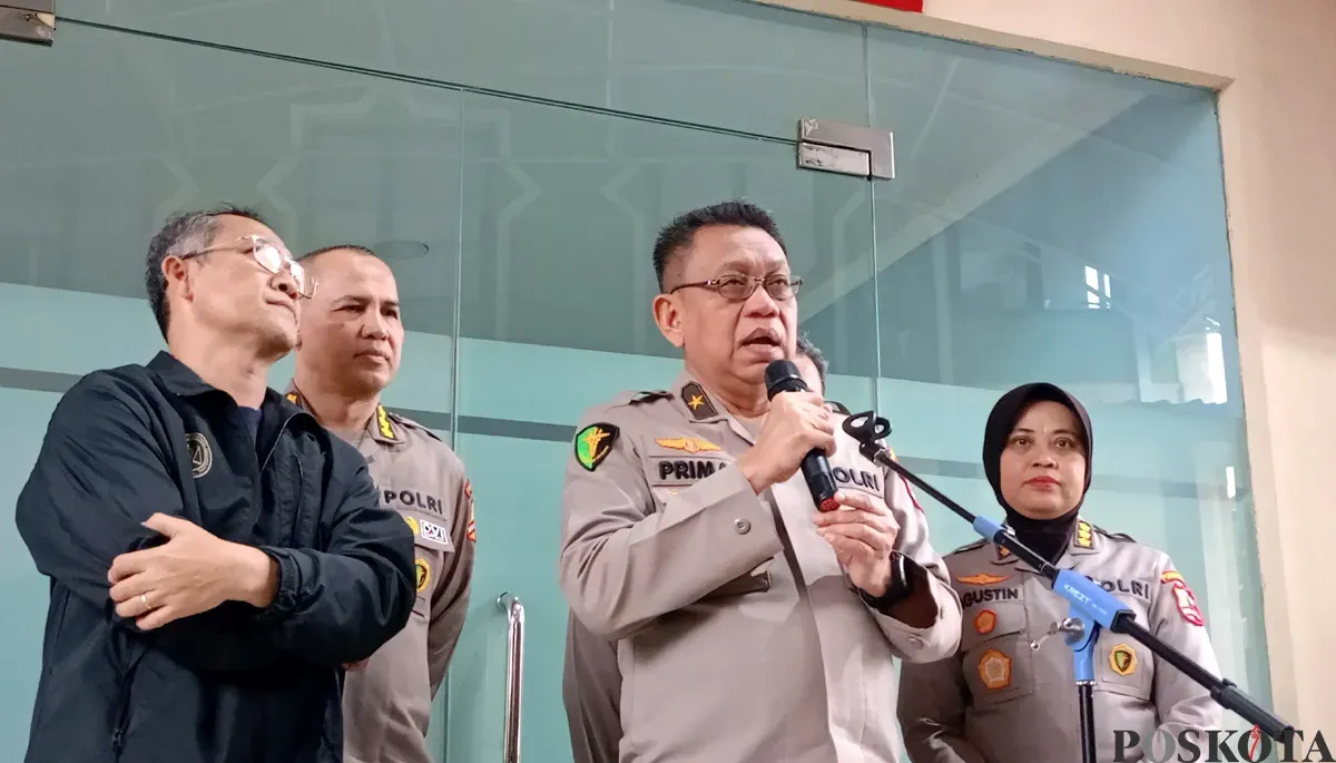 Kepala RS Polri Kramat Jati, Brigjen Prima Heru Yulihartono, saat menyampaikan pernyataan kepada awak media, Selasa, 9 Desember 2025. (Sumber: POSKOTA | Foto: M Tegar Jihad)