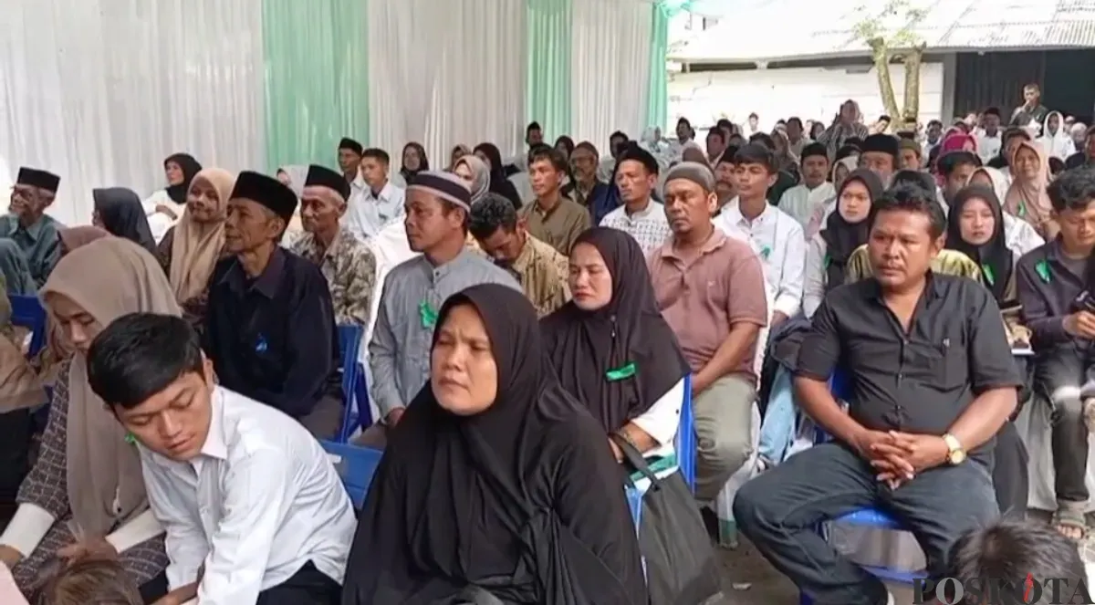 Ratusan pasutri di Rangkasbitung, Lebak, saat mengikuti sidang isbat nikah. (Sumber: POSKOTA | Foto: Samsul Fatoni)
