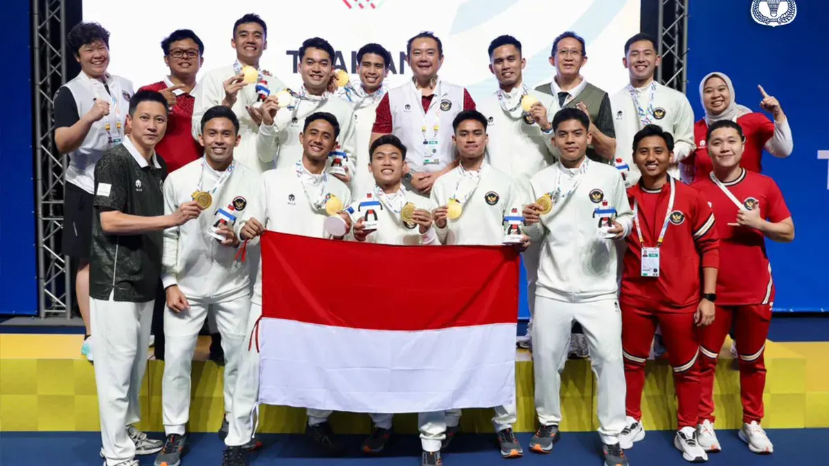 Potret tim putra cabor badminton yang memenangkan medali emas di SEA Games 2025. (Sumber: X/@INABadminton)