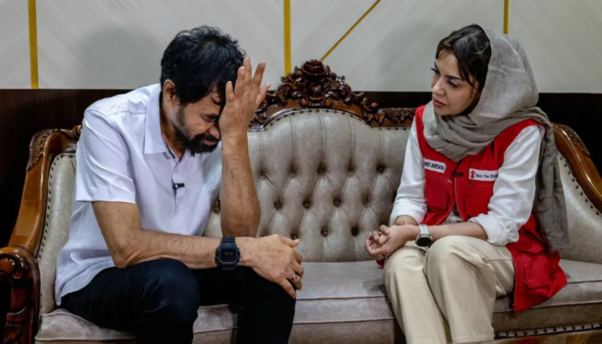 Gubernur Aceh, Mualem, menangis menyaksikan bencana dan kecewa pada sejumlah bupati yang dianggap kabur. (Sumber: X/@yudhabaskoro)