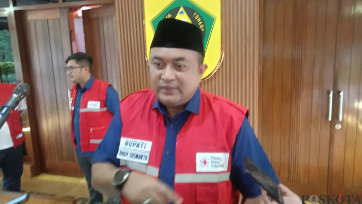 Bupati Bogor, Rudy Susmanto, menjelaskan mitigasi darurat bencana di wilayah Kabupaten Bogor pada akhir tahun 2025. (Sumber: Poskota | Foto: Giffar Rivana)