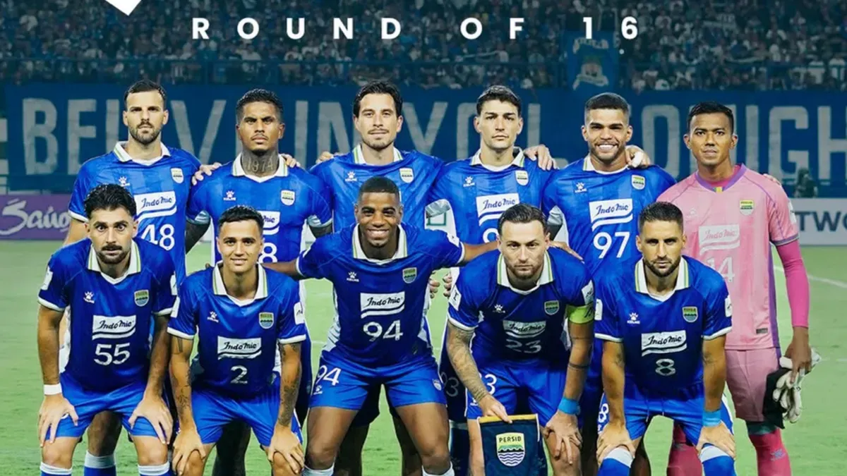 Deretan pemain Persib Bandung saat berhadapan dengan Bangkok United. Persib lolos ke babak 16 besar AFC Champions League Two (ACL 2). (Sumber: Persib)