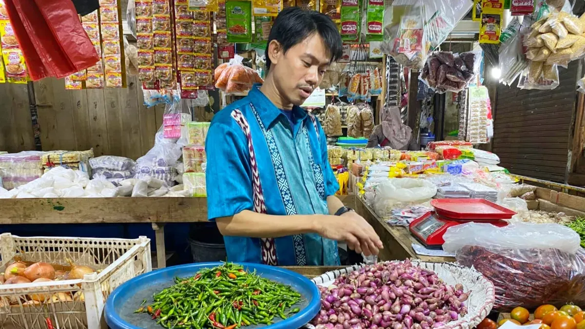Ilustrasi harga pangan di Pandeglang, meningkat menjelang Nataru. (Sumber: Poskota/Samsul Fatoni)