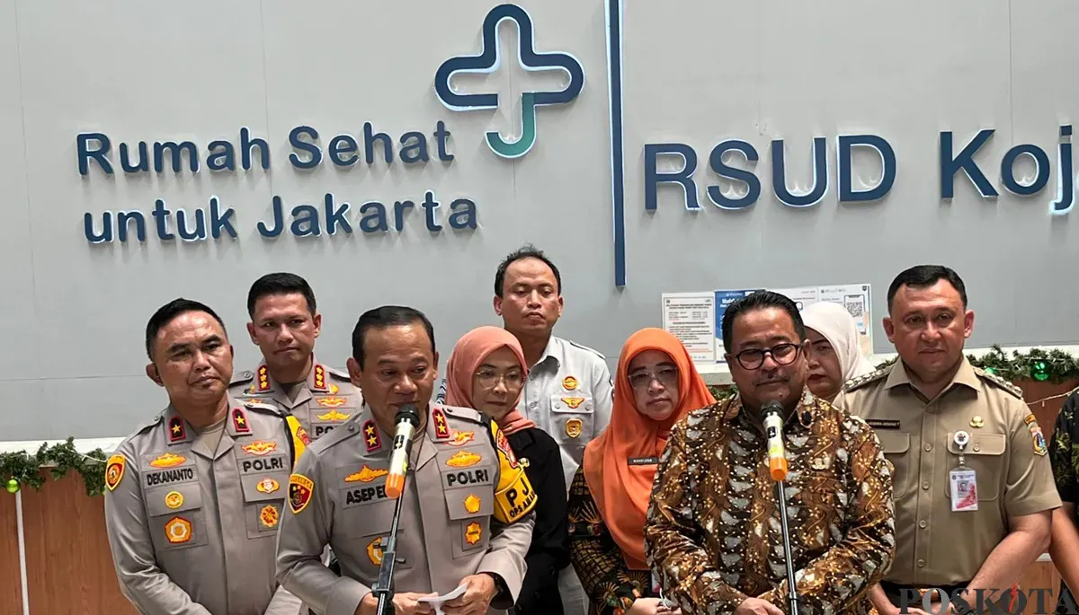 Wakil Gubernur Jakarta, Rano Karno (kedua kanan), usai meninjau siswa korban tabrak mobil MBG di RSUD Koja, Jakarta Utara, Kamis, 11 Desember 2025. (Sumber: POSKOTA | Foto: M Tegar Jihad)