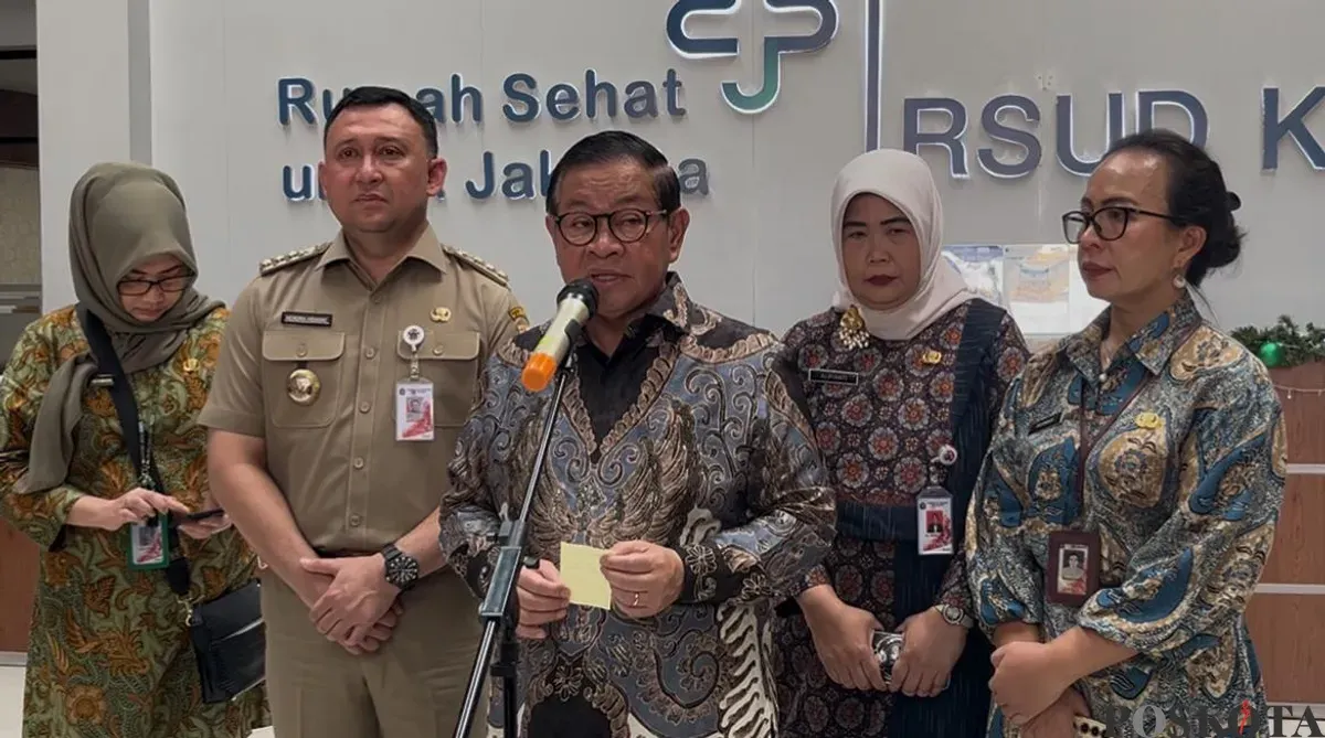 Gubernur Jakarta Pramono Anung usai menjenguk korban insiden mobil pengakut MBG tabrak siswa SDN Kalibaru 01 di RSUD Koja, Jakarta Utara, Kamis, 11 Desember 2025. (Sumber: Poskota | Foto: M. Tegar Jihad)