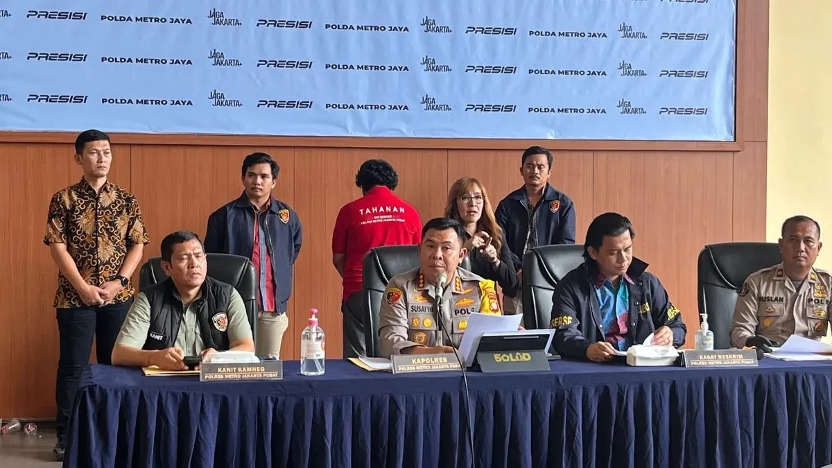 Konferensi pers kasus kebakaran maut PT Terra Drone yang menawarkan 22 orang, di Polres Metro Jakarta Pusat, Jumat, 12 Desember 2025. (Sumber: Poskota/Ali Mansur)