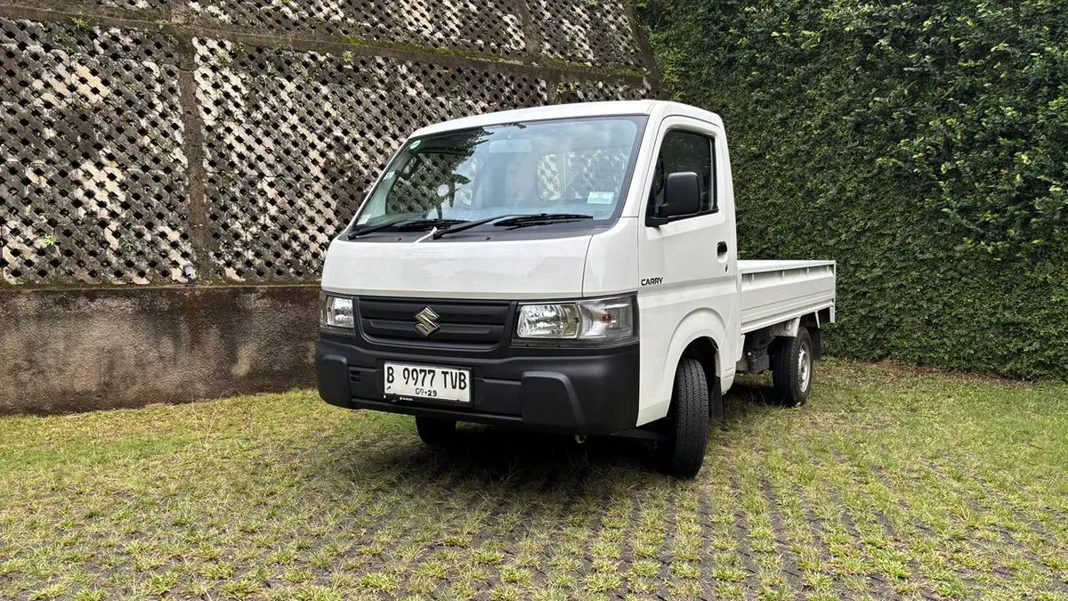 Tampilan depan Suzuki All New Carry yang membawa beberapa pembaruan di sektor mobil niaga (Sumber: Poskota/Herdyan Anugrah Triguna)