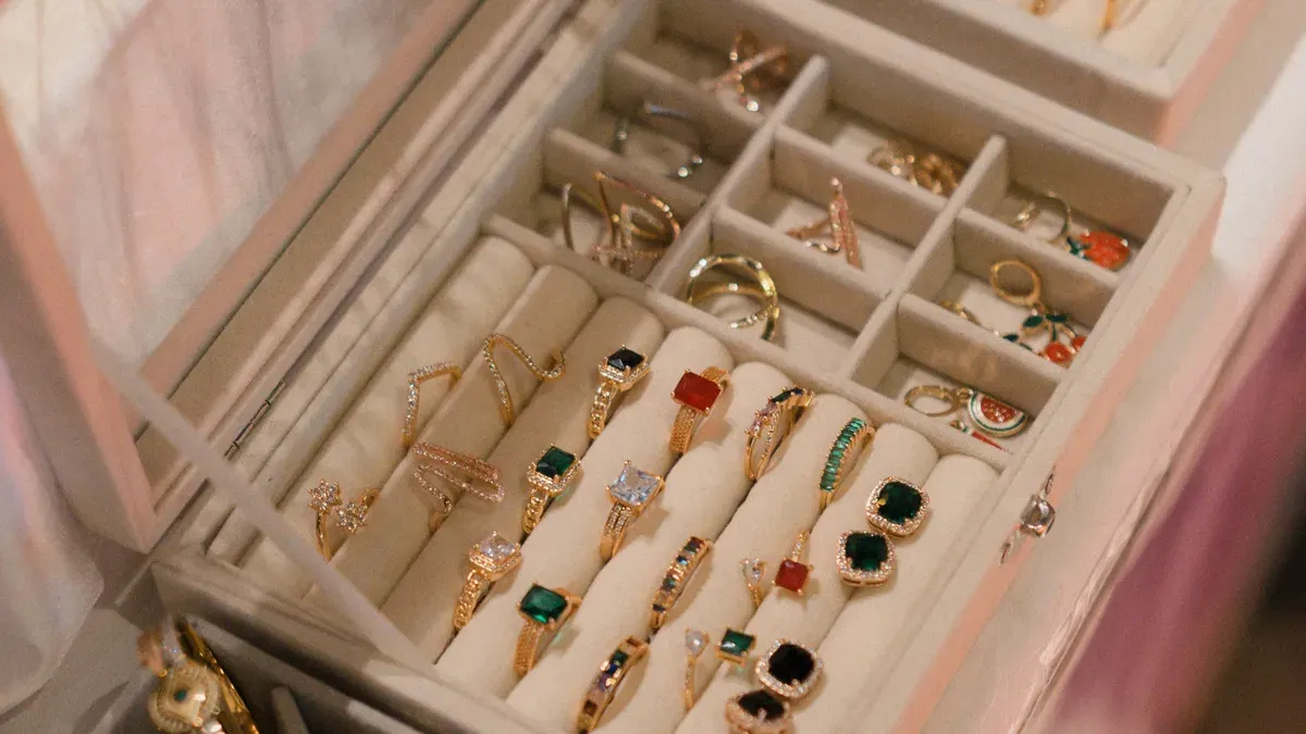 Harga emas perhiasan hari ini, Sabtu, 13 Desember 2025. (Sumber: Pexels)