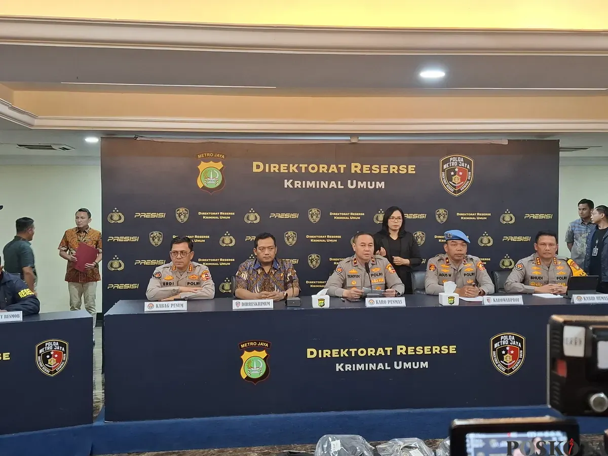 Polda Metro Jaya menetapkan enam anggota Satuan Pelayanan Markas (Yanma) Mabes Polri sebagai tersangka kasus dugaan pengeroyokan yang mengakibatkan dua mata elang (matel) berinisial MET dan NAT meninggal dunia. (Sumber: Poskota | Foto: Ali Mansur)