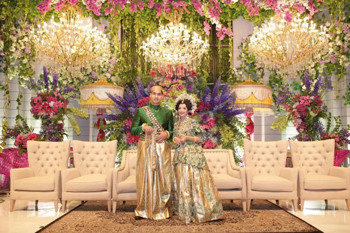 Momen pernikahan Niena Kirana Riskyana bersama dengan mantan Menteri Pemuda dan Olahraga (Menpora), Dito Ariotedjo yang diduga selingkuh dengan Davina Karamoy. (Sumber: X/@tatlerindonesia)