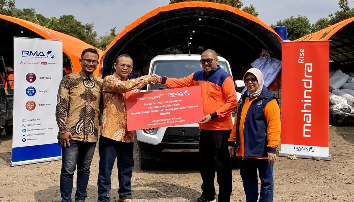 RMA Indonesia menyerahkan Mahindra Scorpio Pik-Up kepada BNPB. (Sumber: Dok. RMA Indonesia)