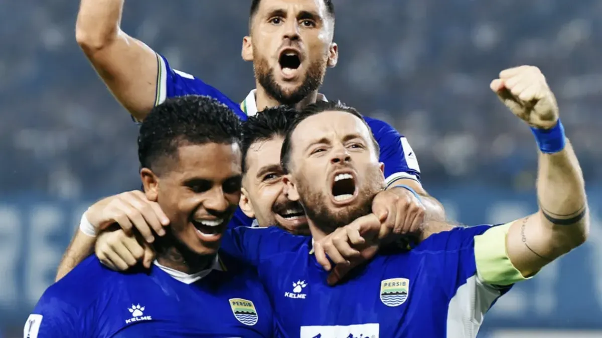 Pemain Persib Bandung merayakan keberhasilan menjadi juara Grup G AFC Champions League Two 2025/26 dan memastikan tiket ke babak 16 besar. (Sumber: Instagram/@persib)