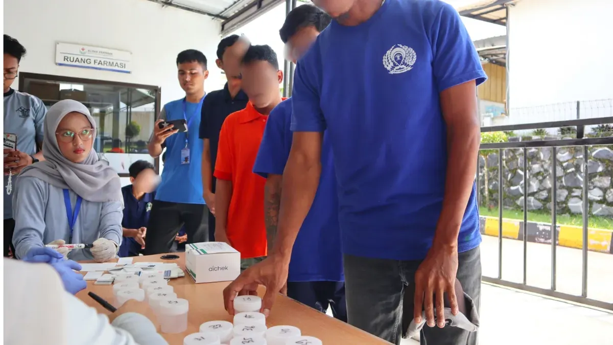 Potret WBP Rutan Kelas I Tangerang menjalani tes urine. (Sumber: Istimewa)