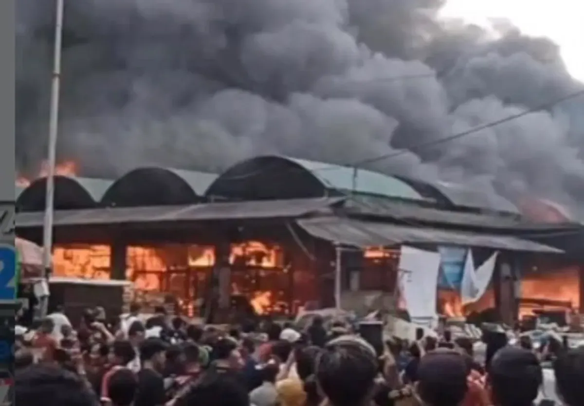 Kebakaran Pasar Induk Kramat Jati, Jakarta Timur (Sumber: Instagram/@kabarcibubur24jam)