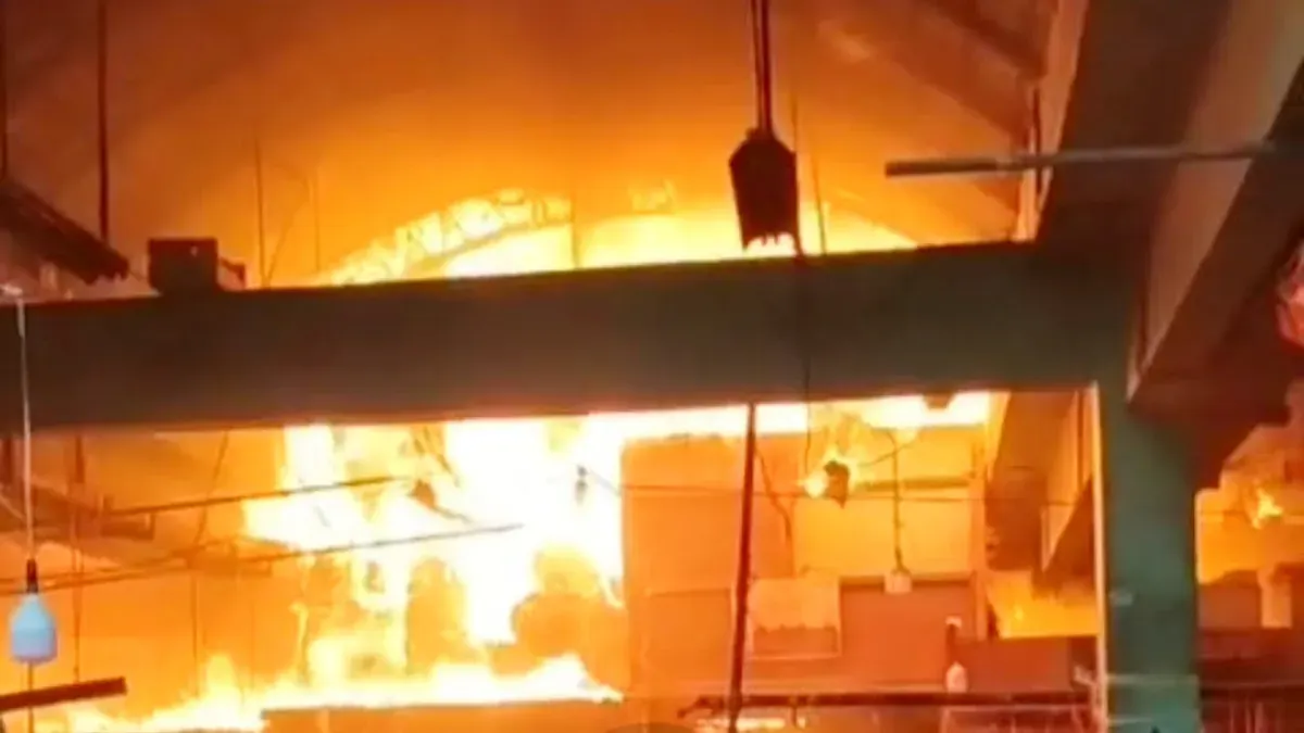 Potret kebakaran di Pasar Induk Kramat Jati pada Senin, 15 Desember 2025. (Sumber: Istimewa)