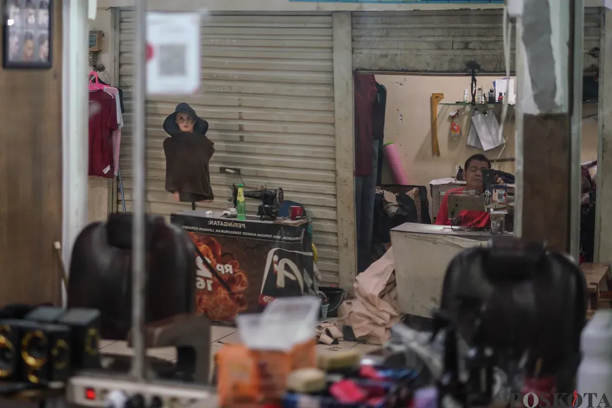 Suasana sepi Pasar Gondangdia, Menteng, Jakarta, Senin, 15 Desember 2025. (Sumber: Poskota/Bilal Nugraha Ginanjar)