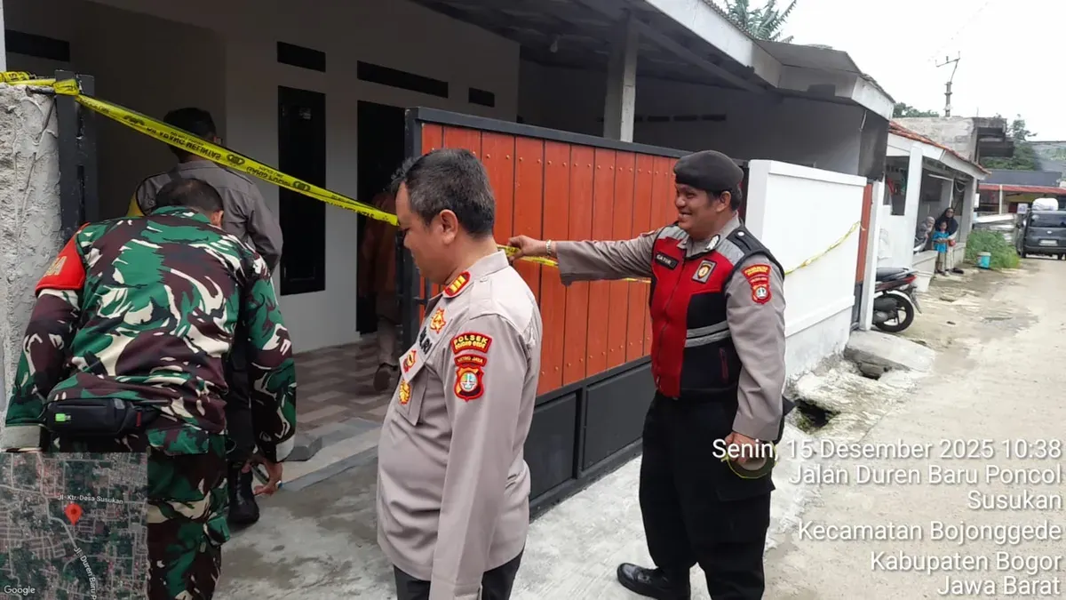 Pekerja bangunan tewas diduga tersengat listrik saat memperbaiki toren air di atap rumah Desa Susukan, Bojonggede, Kabupaten Bogor. (Sumber: Istimewa)