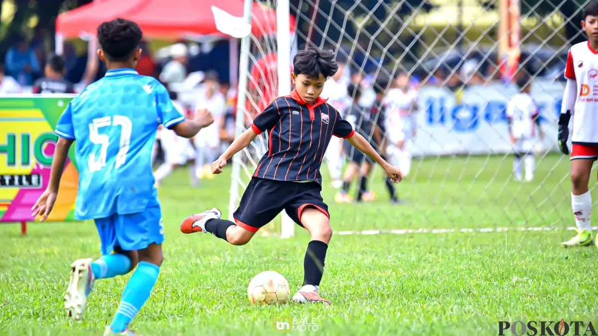 Tim Sekolah Sepak Bola (SSB) UNI Bandung Class 2014. (Sumber: Poskota/Gatot Poedji Utomo)