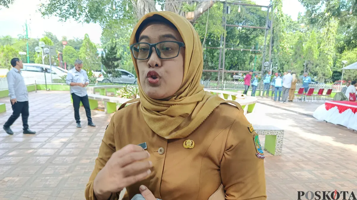 Kepala Dinas Kesehatan Kota Bekasi, Satia Sriwijayanti Anggraini persiapkan ratusan nakes untuk berjaga di malam Nataru. (Sumber: Poskota/Nurpini Aulia Rapika)