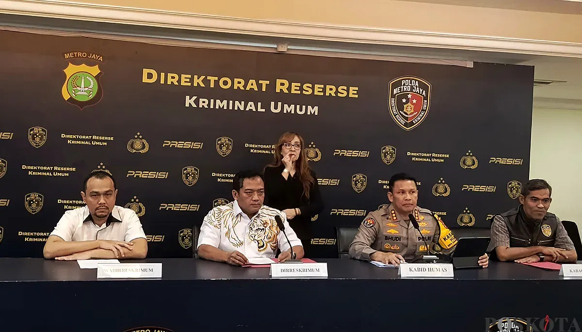 Konferensi pers terkait gelar perkara khusus kasus tudingan ijazah palsu Jokowi di Polda Metro Jaya, Jakarta Selatan, Kamis, 18 Desember 2025. (Sumber: POSKOTA | Foto: Ali Mansur)