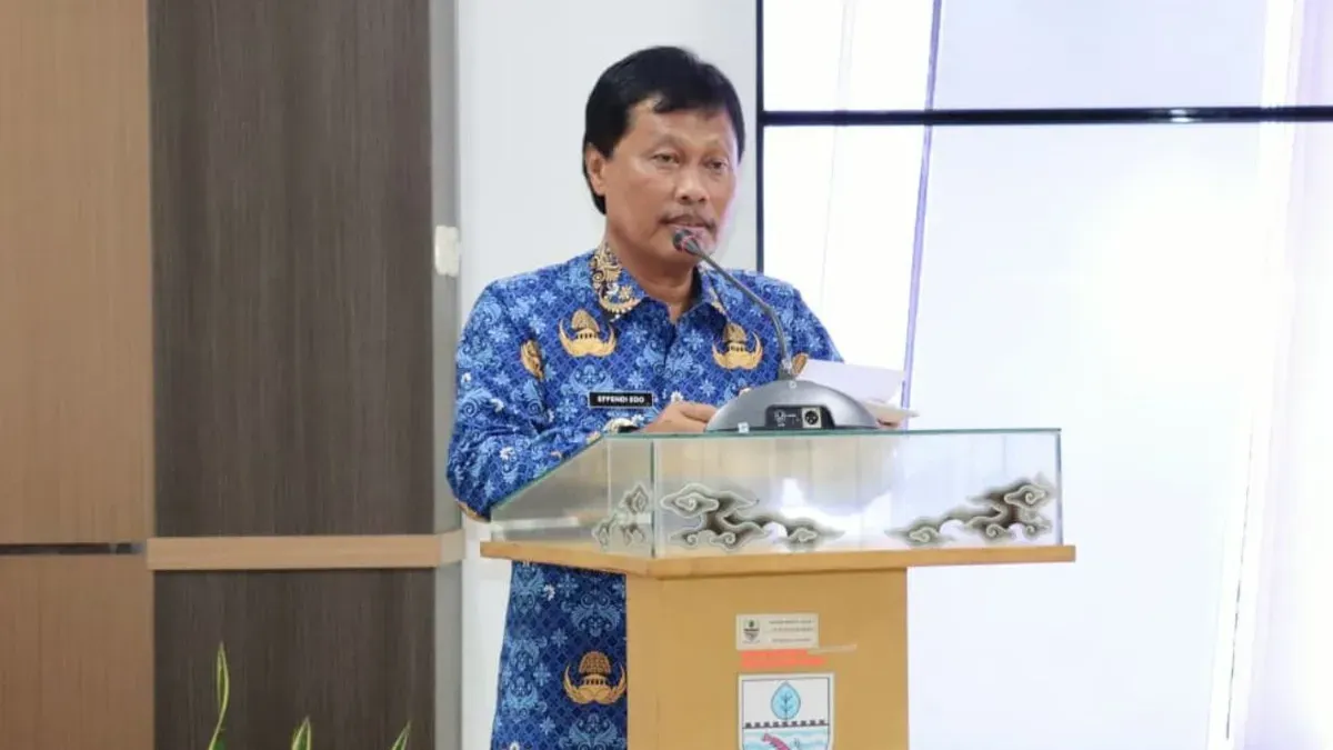 Wali Kota Cirebon, Effendi Edo membuka Kick Off Meeting Penyusunan Dokumen Rencana Kerja Pemerintah Daerah (RKPD) Kota Cirebon 2027 di Bappelitbangda Kota Cirebon, Rabu, 17 Desember 2025. (Sumber: Dok. Pemkot Cirebon)