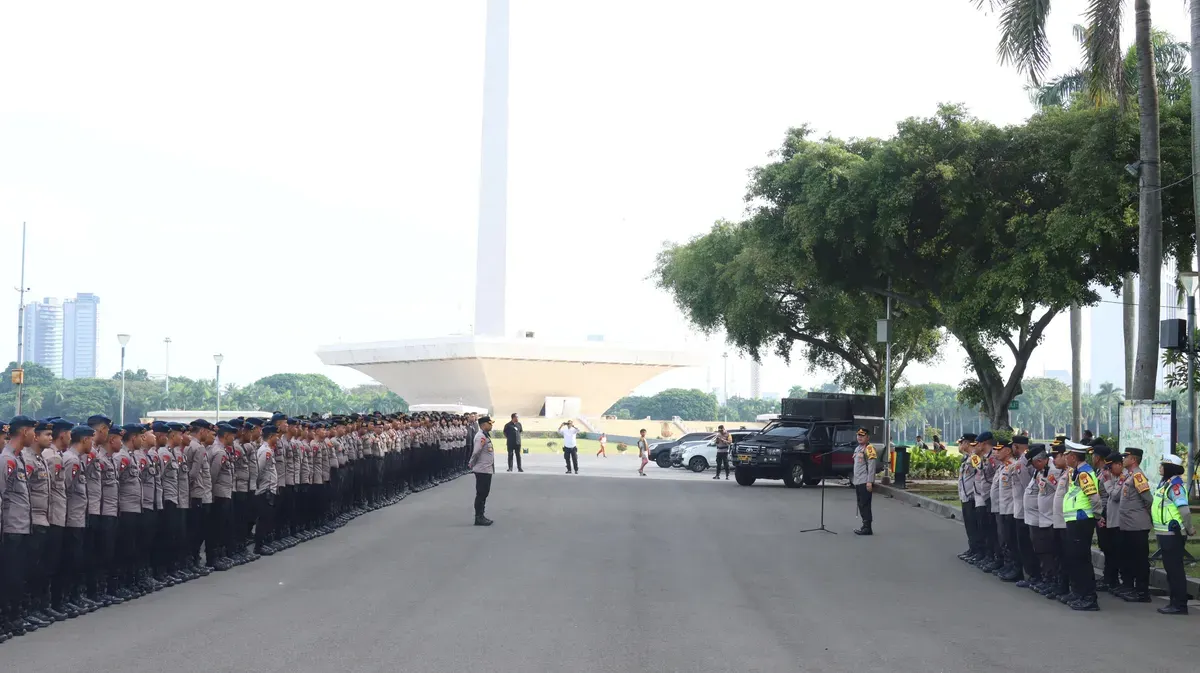 2.617 personel gabungan dikerahkan mengamankan unjuk rasa di kawasan Silang Selatan Monas, Gambir, Jakarta Pusat, Selasa, 30 Desember 2025. (Sumber: Dok. Polres Metro Jakpus)