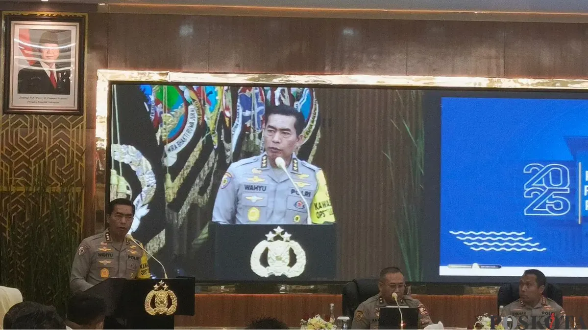 Inspektur Pengawasan Umum (Irwasum) Polri Komjen Wahyu Widada dalam paparan Rilis Akhir Tahun (RAT) Polri yang digelar di Gedung Rupatama Mabes Polri, Jakarta Selatan, Selasa, 30 Desember 2025. (Sumber: Poskota/Ali Mansur)