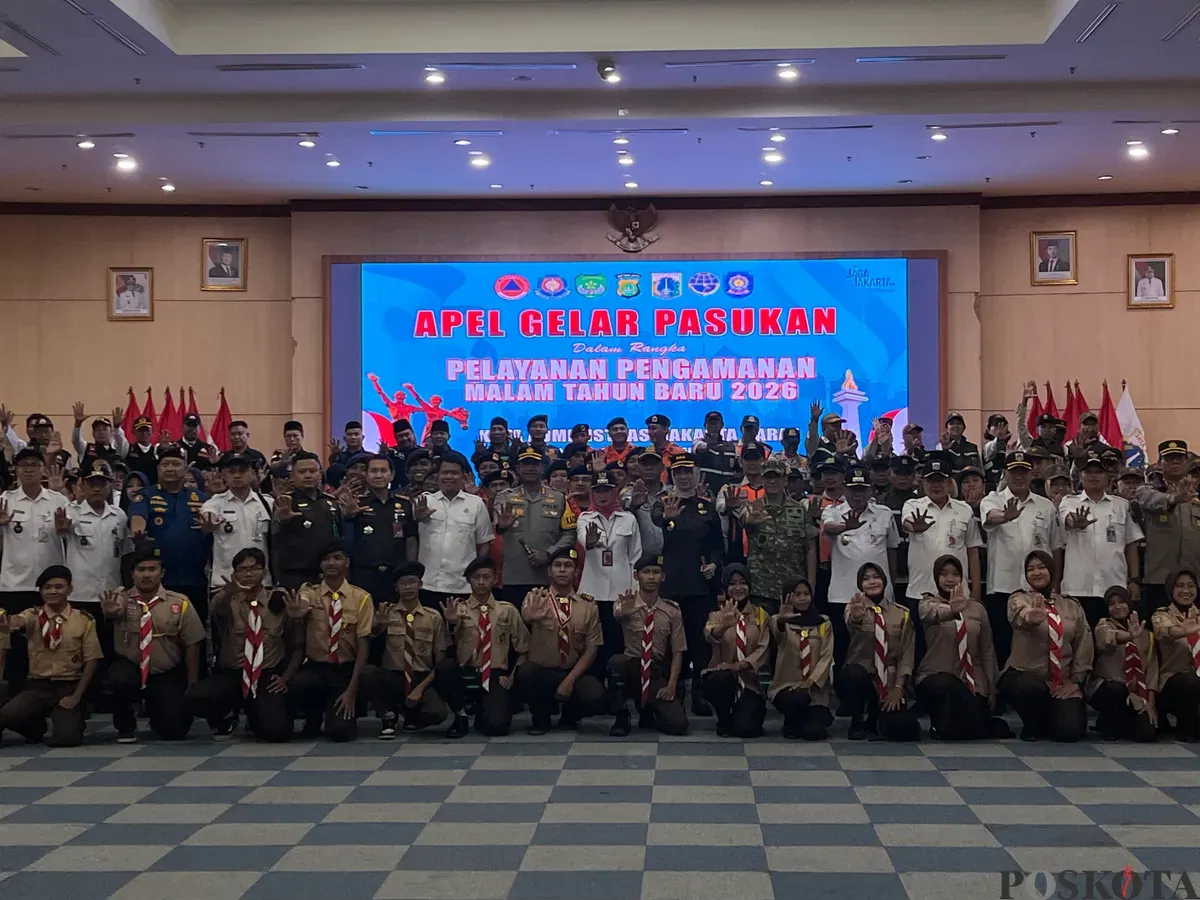 Forkompiko Jakarta Barat menggelar apel untuk pengamanan pergantian malam tahun baru di Kantor Wali Kota, Rabu, 31 Desembee 2025. (Sumber: Poskota/Pandi Ramedhan)