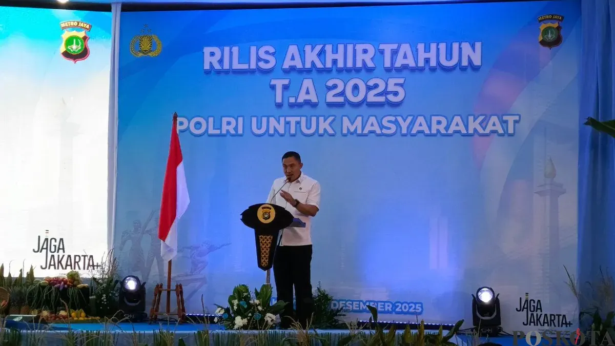 Direktur Reserse Narkoba Polda Metro Jaya Kombes Ahmad David saat memaparkan Rilis Akhir Tahun (RAT) 2025 yang digelar di Gedung Balai Pertemuan Metro Jaya (BPMJ), Jakarta Selatan, Rabu, 31 Desember 2025. (Sumber: Poskota/Ali Mansur)