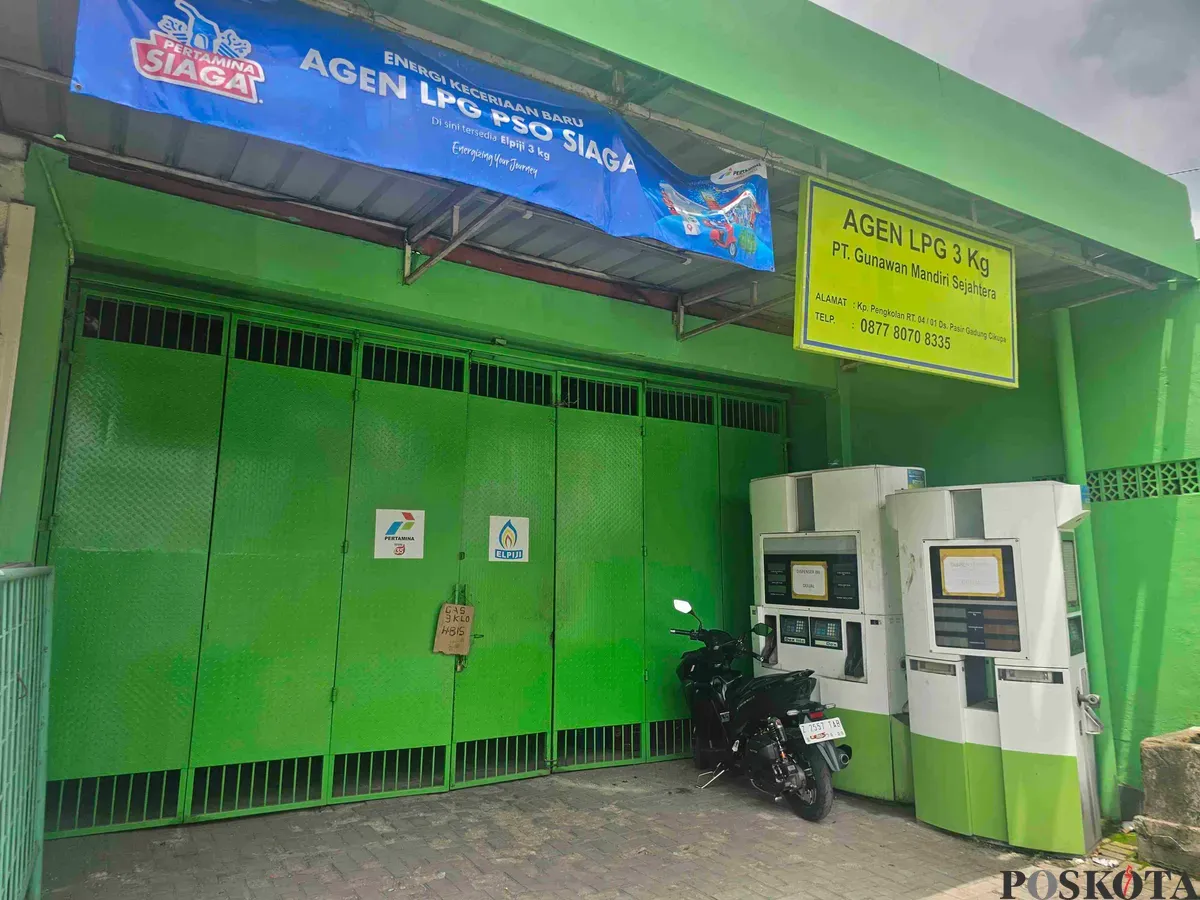 Salah satu agen gas di SPBU kawasan Cikupa, Tangerang, tutup tidak bisa melayani pembelian LPG 3 kg akibat belum mendapatkan pasokan. (Sumber: Poskota/Veronica)