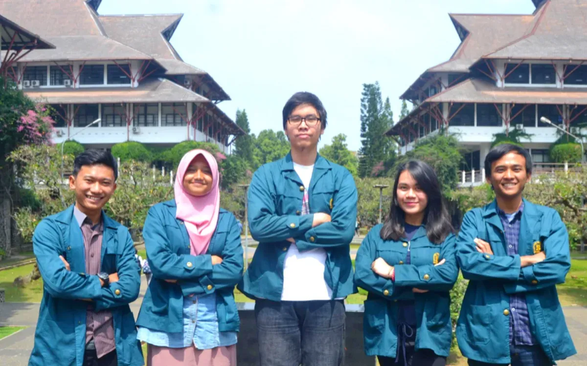 Ilustrasi universitas terbaik di Indonesia di bidang IT versi THE WUR by Subject 2025. (Sumber: ITB)